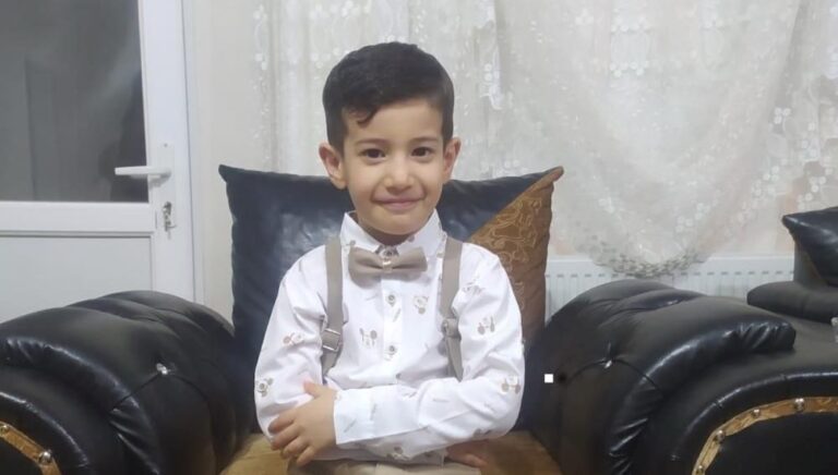 bagajda saatlerce mahsur kalmisti kucuk zeynaldan aci haber NSsX5jEJ