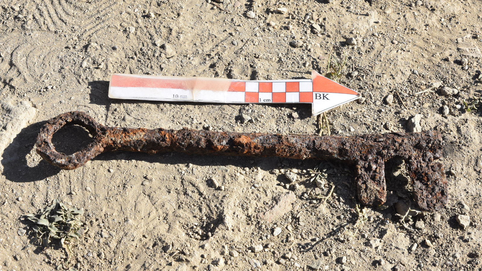 bitlis kalesindeki kazilarda tugla zemin ve kalenin anahtari bulundu Wx1PjJuO