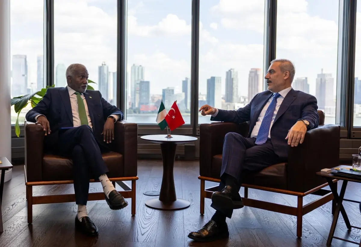 fidan ve tuggar new yorkta gorustu jGKQN4rM