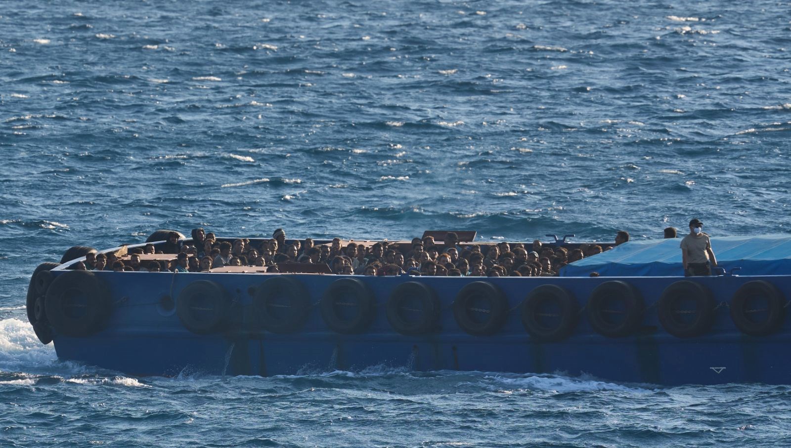 gocmen teknesinde yangin en az 50 kisi oldu yK3YGlqc