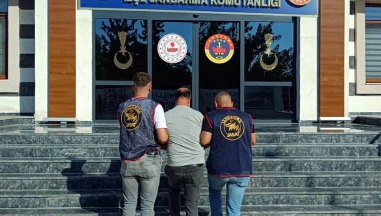 hirsizlik sucundan aranan kisi yakalandi CrAS17gq