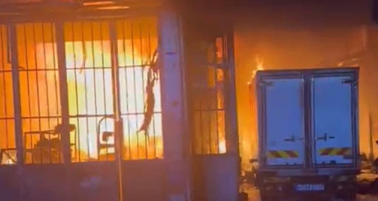 sanayi sitesinde yangin cikti dukkanlar ve araclar yandi TrqXryVh