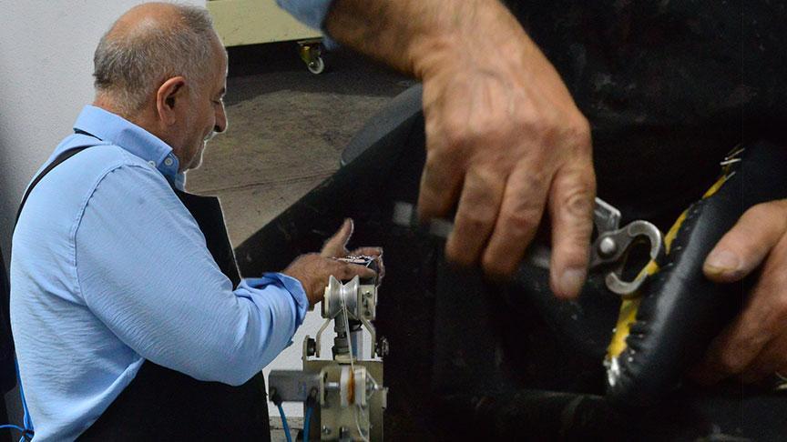 babasi kore savasinda askerlerden ogrendi kamyon lastigini soyup isledi bu isi turkiyede ilk baslatan benim qJVO7rWA