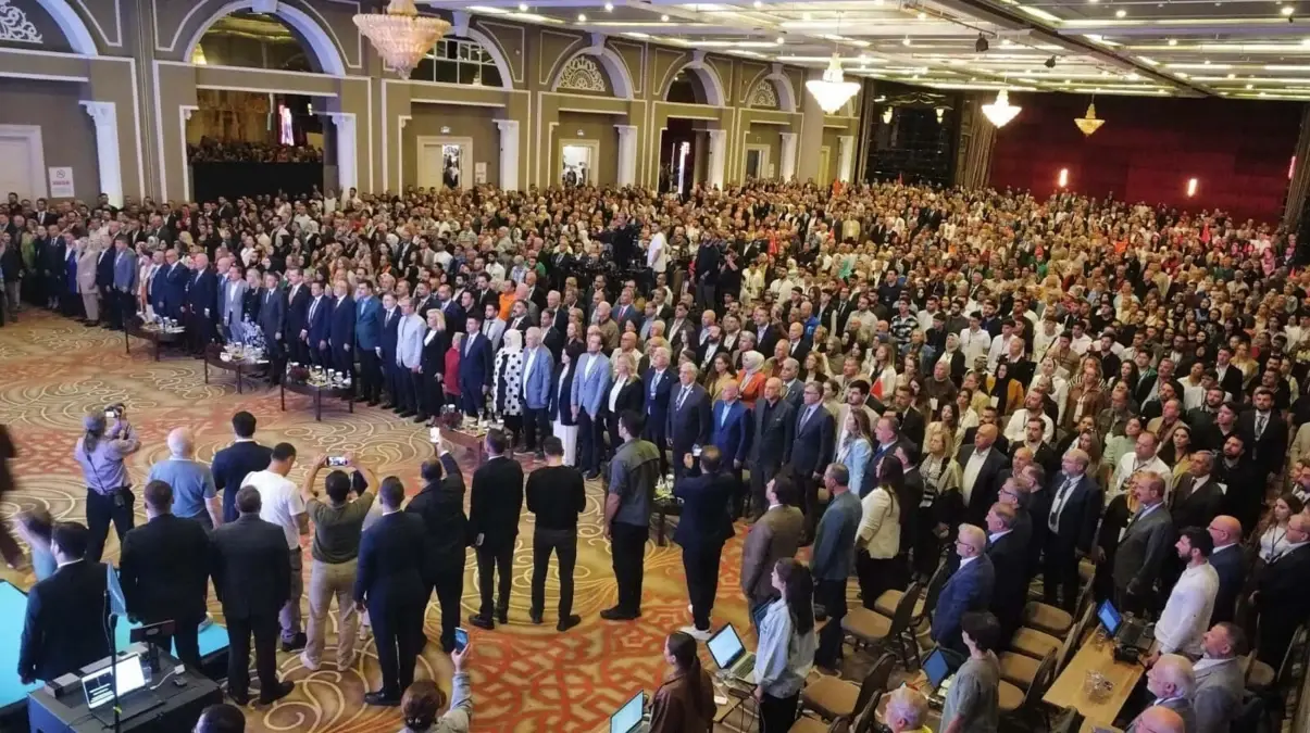 bakan isikhan izmir cop daglarindan ve kokudan gecilmiyor 5YP5DUcE