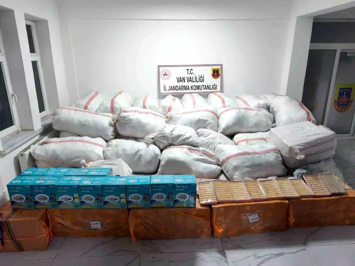 baskalede 46 milyon tllik kacak esya ele gecirildi XAXwwMdg.jpg