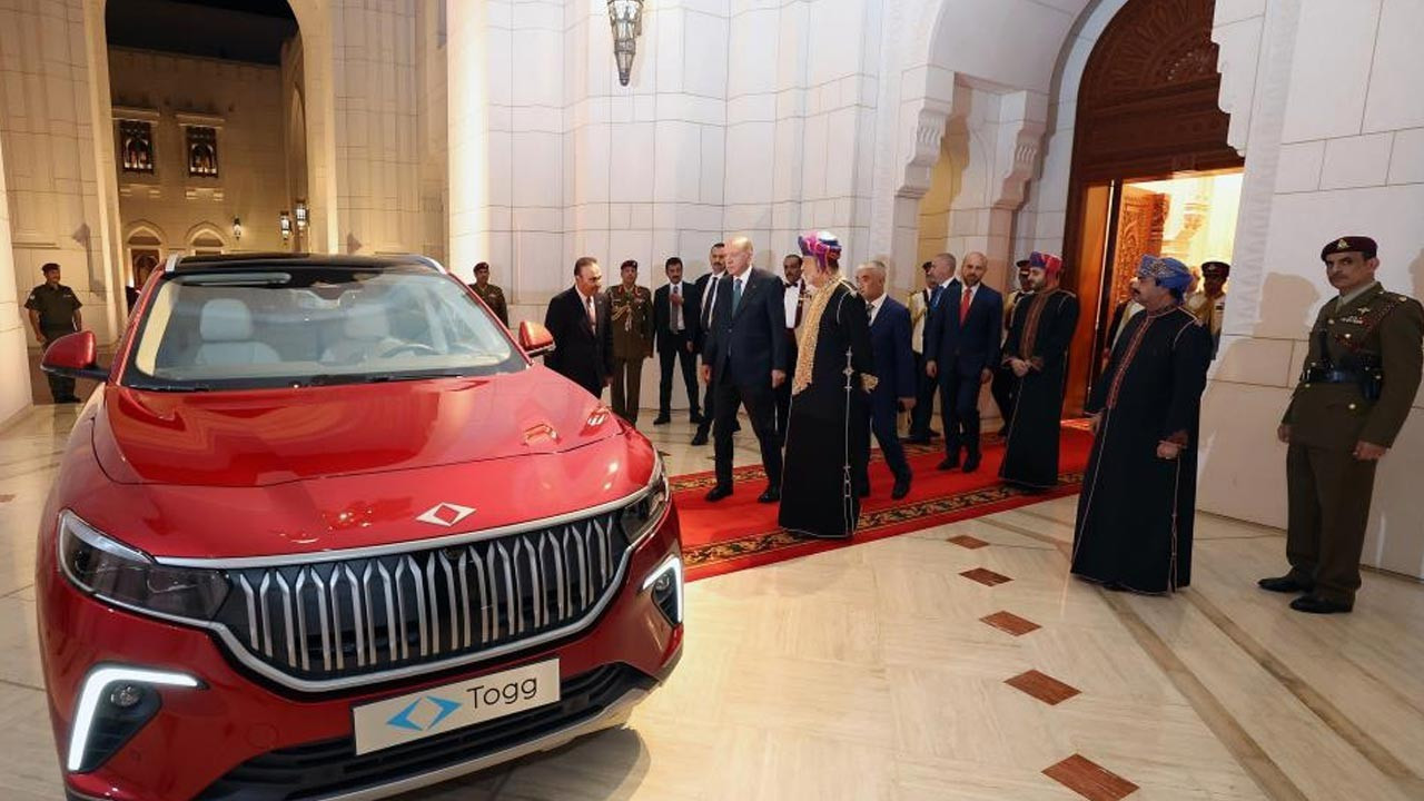 cumhurbaskani erdogandan umman sultani el saide togg hediyesi pdLZ5jF8.jpg