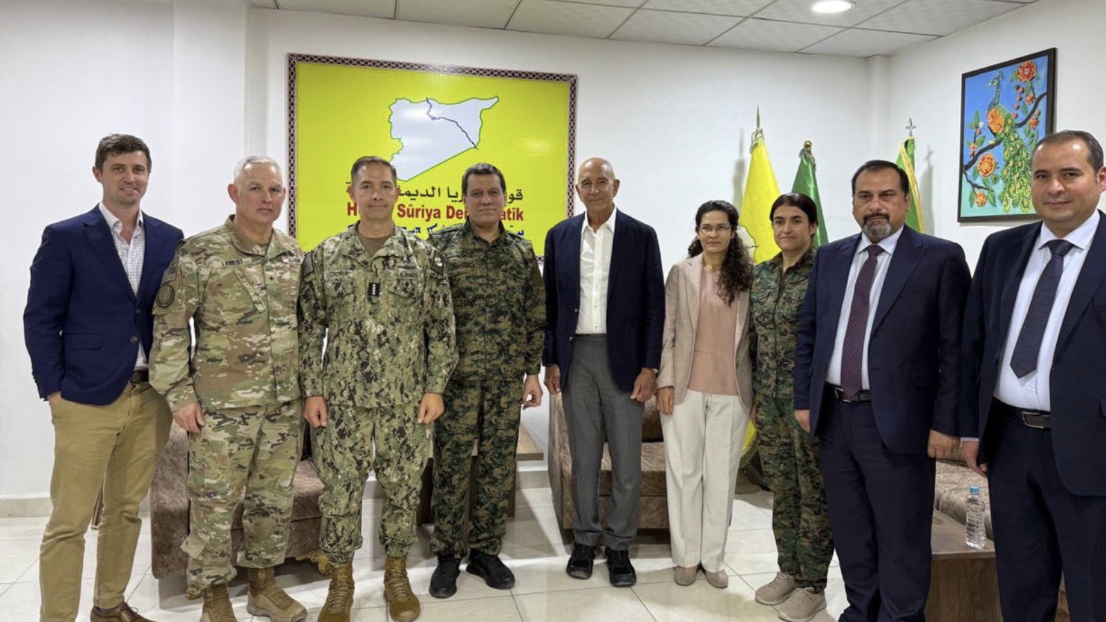 dervisoglundan erdogana muttefik dediginiz ulkenin buyukelcisinin teroristlerle verdigi fotografta hatayimiz suriye topraklarinda gosteriliyor TqTCrS4m