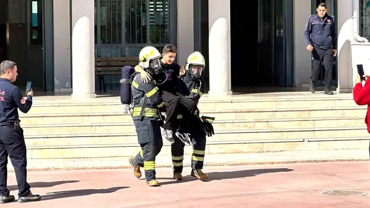 mugla fen lisesinde kapsamli deprem tatbikati gerceklestirildi yxb21x7O.jpg
