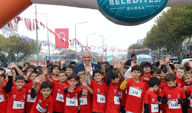 niluferde binden fazla ogrenci cumhuriyet icin kostu siun7vtn.jpg