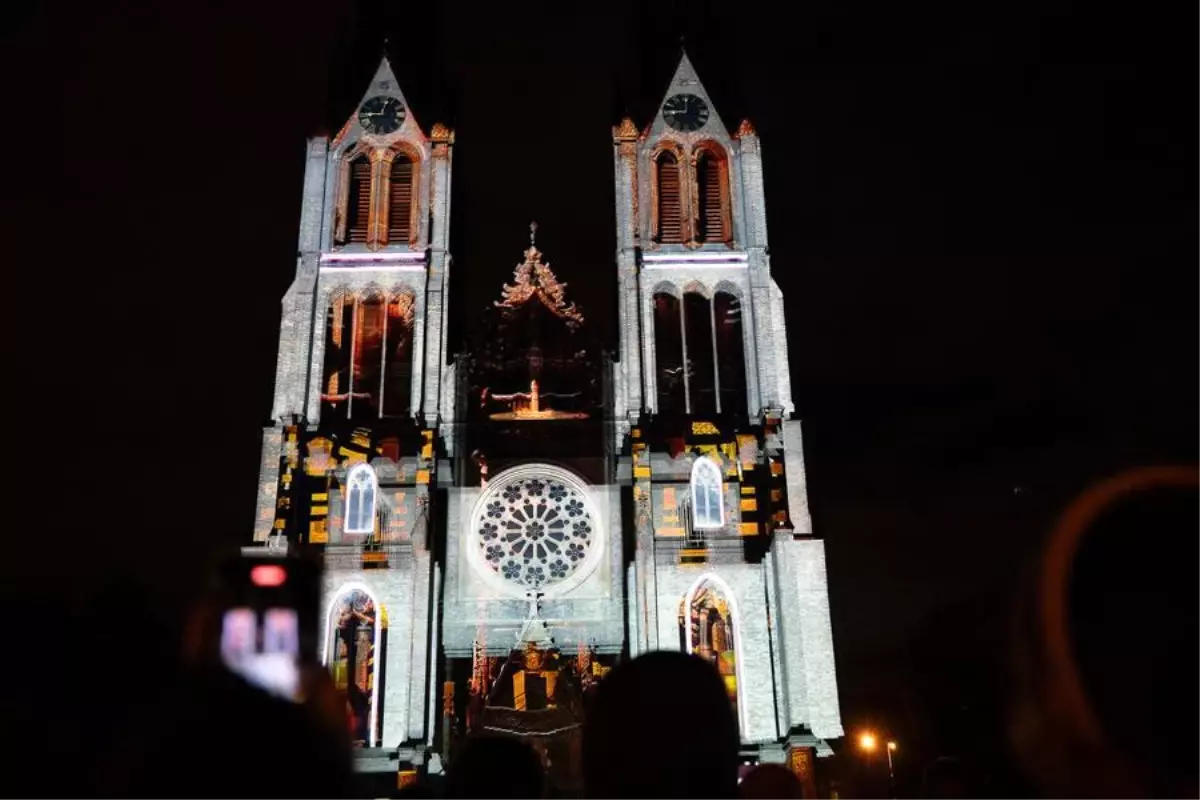 pragda 13 sinyal festivali basladi MD43b7Mc.jpg