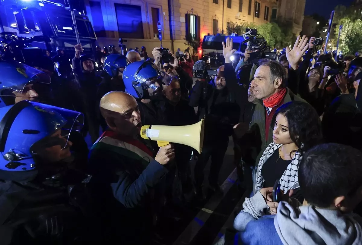 romada filistin destek gosterisine polis mudahalesi CINbjxzB.jpg