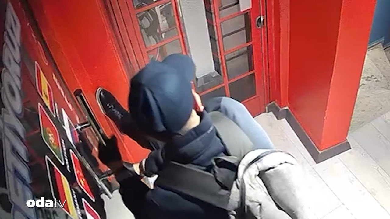 dil kursundaki inanilmaz hirsizlik kamerada seWxH3Sa.jpg