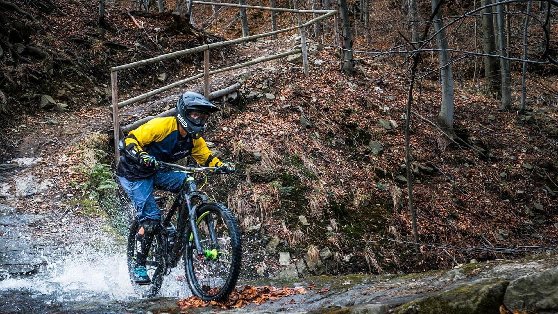 fransada 77 yasindaki bisikletci ucurumdan dustu uc gun sarapla hayatta kaldi swQJuQvf.jpg