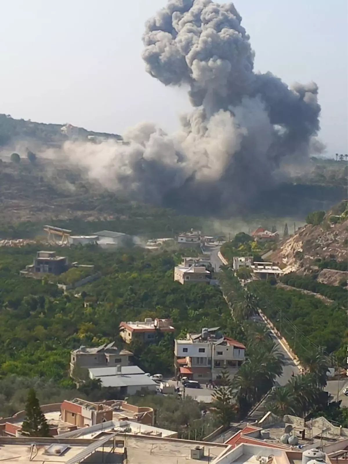 israil ordusundan lubnanin sur kentine hava saldirisi jHWwww3O.jpg