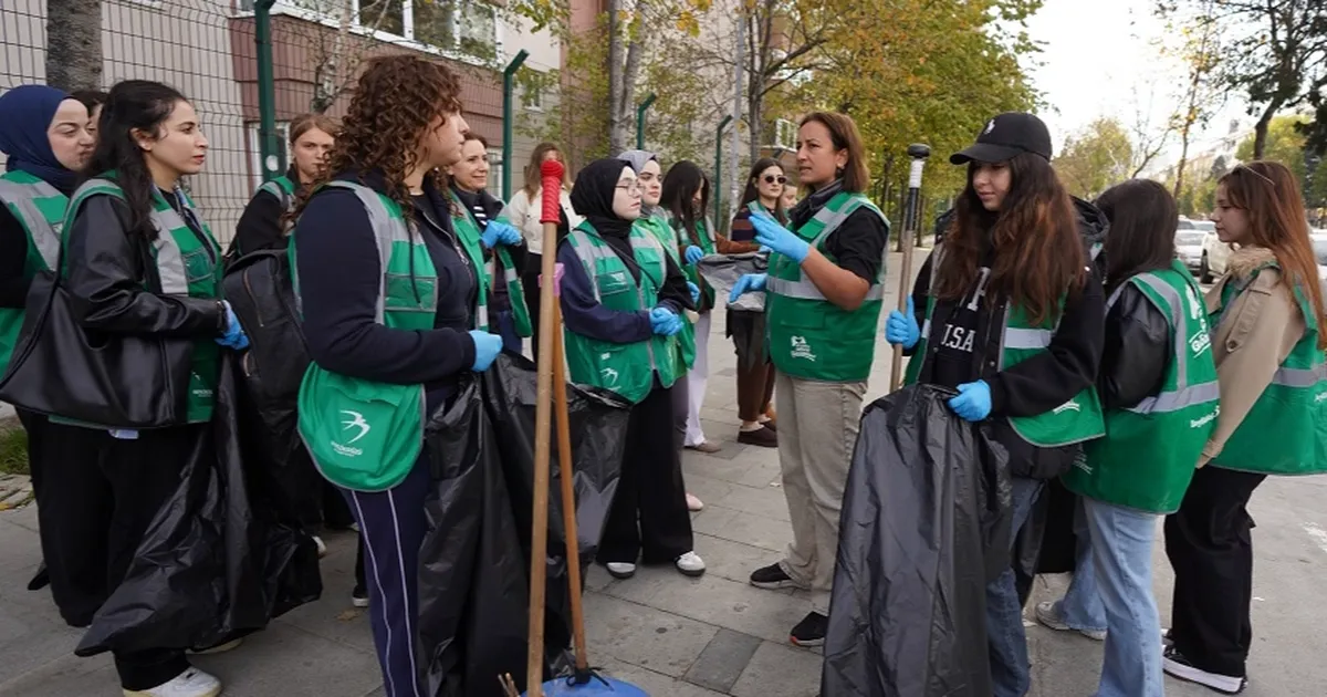 istanbul beylikduzunde genclerden cevre mesaji wZcFO95v.webp