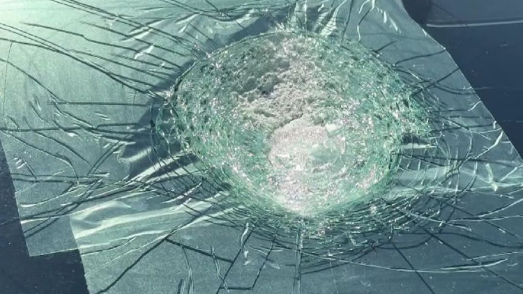 otobanda giden teslaya goktasi mi carpti 3HR1urEb.jpg