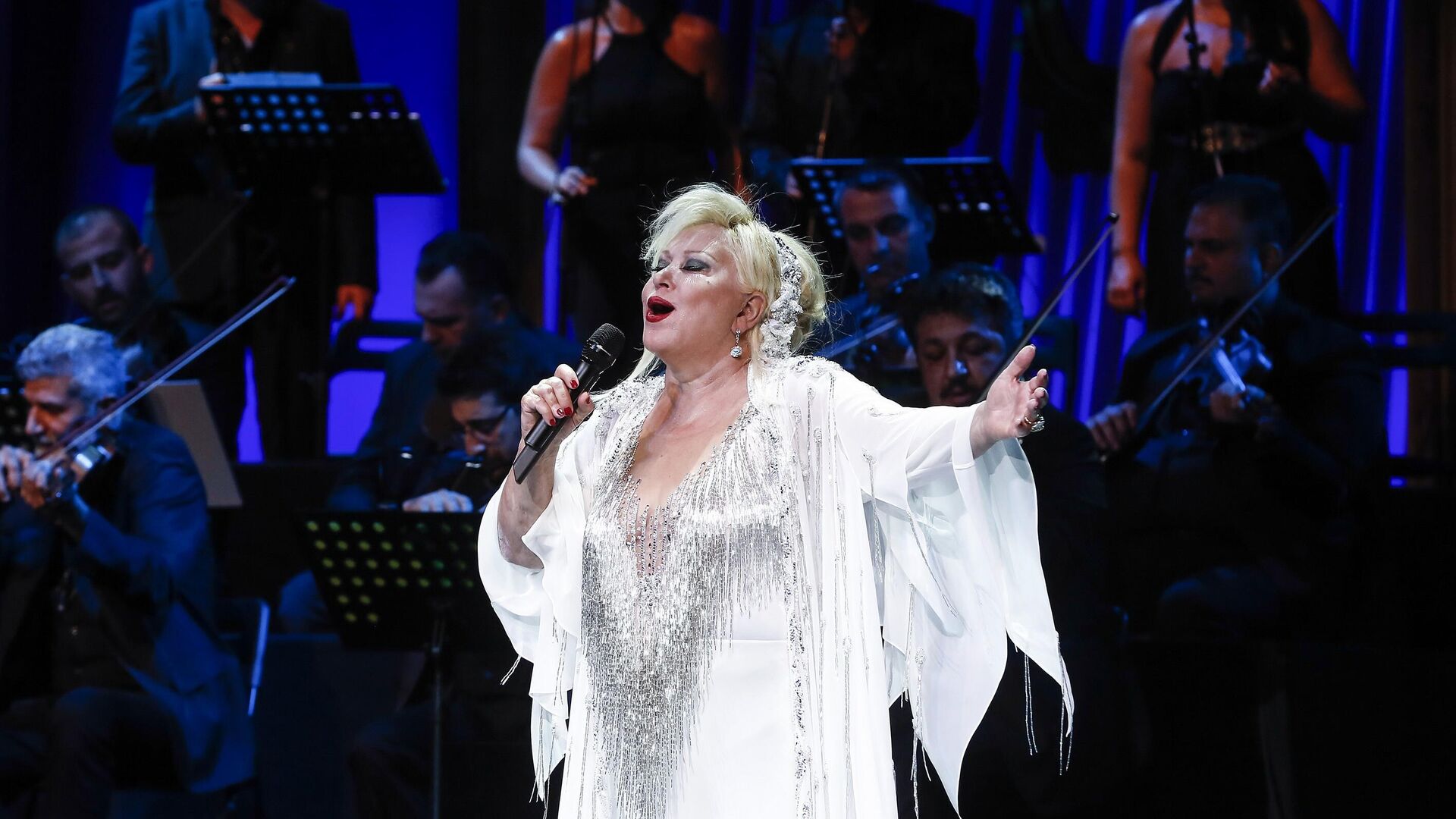 unlu sanatci kalp krizi gecirmisti yogun bakima alindi gLusa4la.jpg