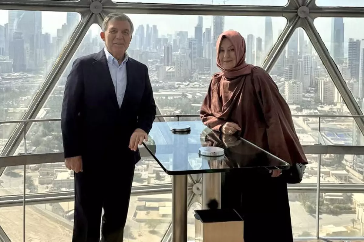 uzun suredir ortalarda yoklardi abdullah gul ve esi bakin nerede goruntulendi 4eUZLKaQ.jpg