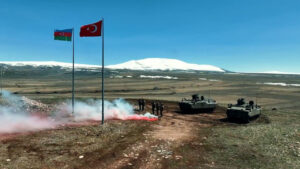 iki-devlet-tek-ordu-karstaki-tatbikat-nefes-kesen-kareler-9b8nTX8W