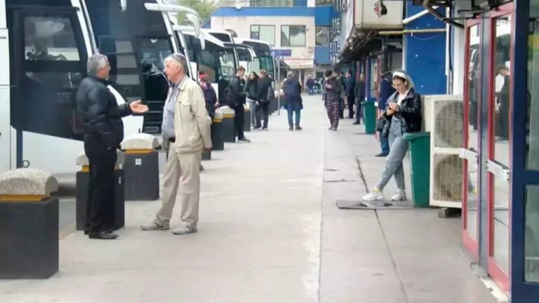 bayramda-memlekete-gitmek-luks-oldu-ucak-ve-otobus-biletlerine-zam-yagmuru-2AMHldxz
