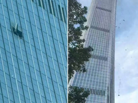 528 metrelik dev gökdelende panik! Küçük uçak binaya çarptı