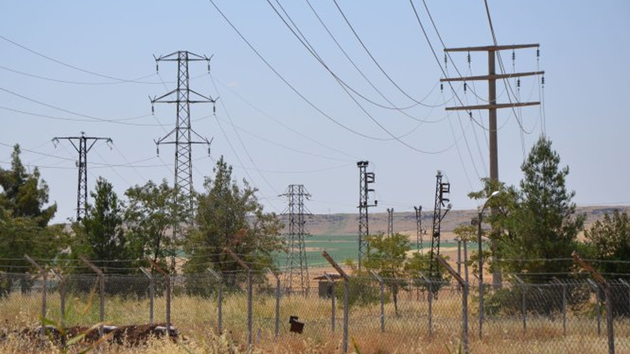 Elektrik fiyatlarinda sert dalgalanma yarin icin tavan 4 bin 300 lira lfd8yuiI